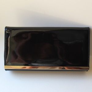 Estee Lauder Black And Gold Clutch NWOT